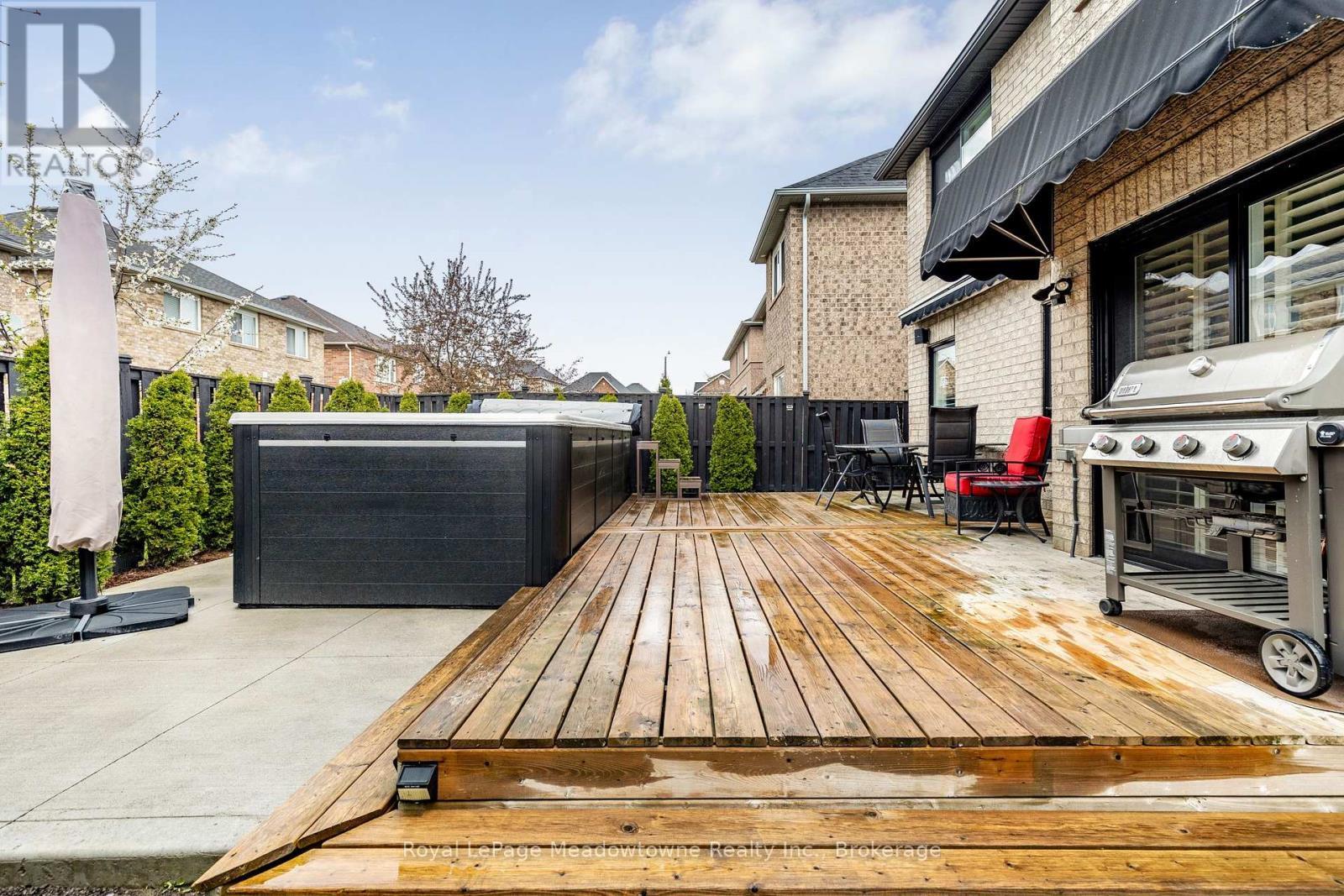 












1235 FIELD DRIVE

,
Milton (CL Clarke),




Ontario
L9T6G4

