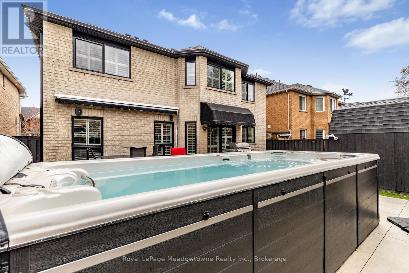 












1235 FIELD DRIVE

,
Milton (CL Clarke),




Ontario
L9T6G4

