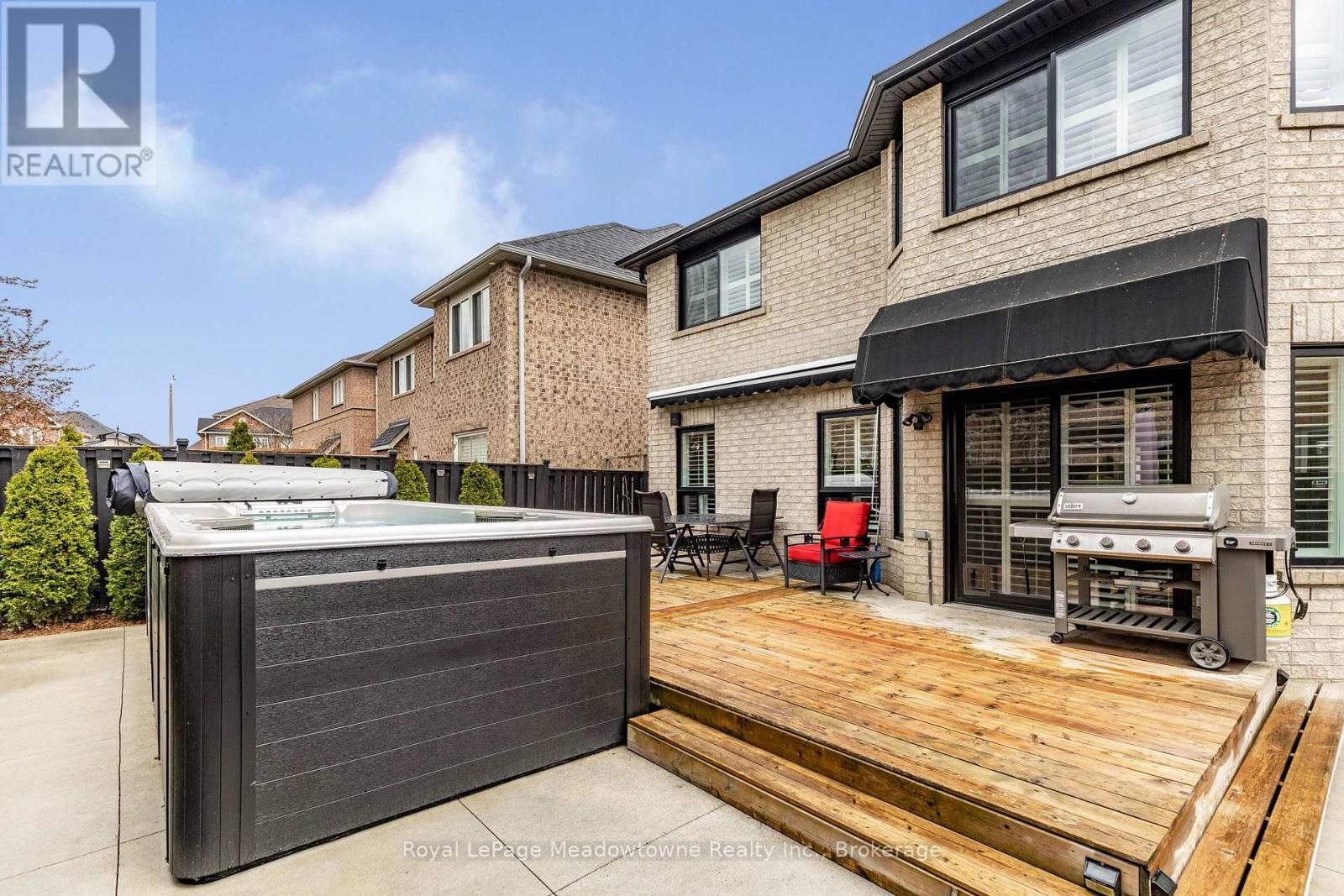 












1235 FIELD DRIVE

,
Milton (CL Clarke),




Ontario
L9T6G4


