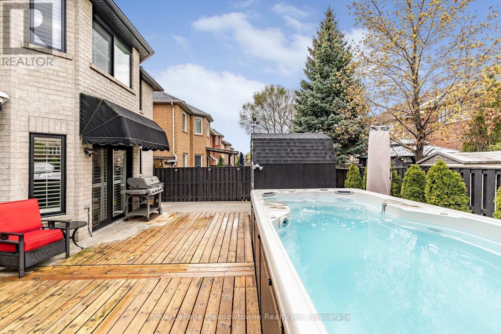 












1235 FIELD DRIVE

,
Milton (CL Clarke),




Ontario
L9T6G4

