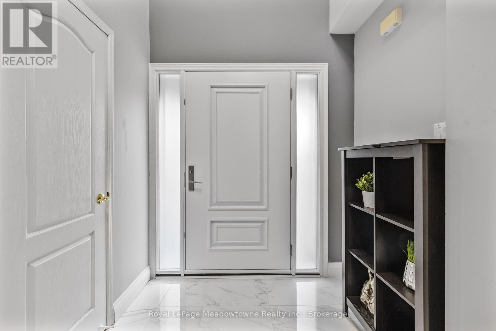 












1235 FIELD DRIVE

,
Milton (CL Clarke),




Ontario
L9T6G4


