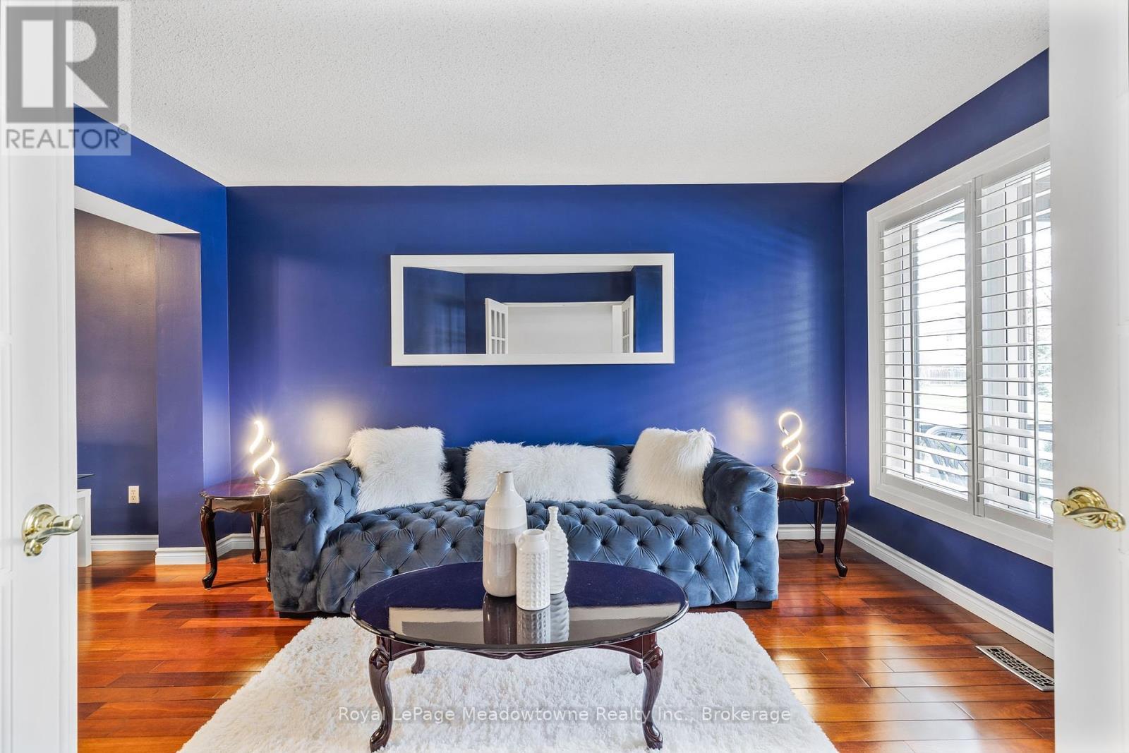 












1235 FIELD DRIVE

,
Milton (CL Clarke),




Ontario
L9T6G4

