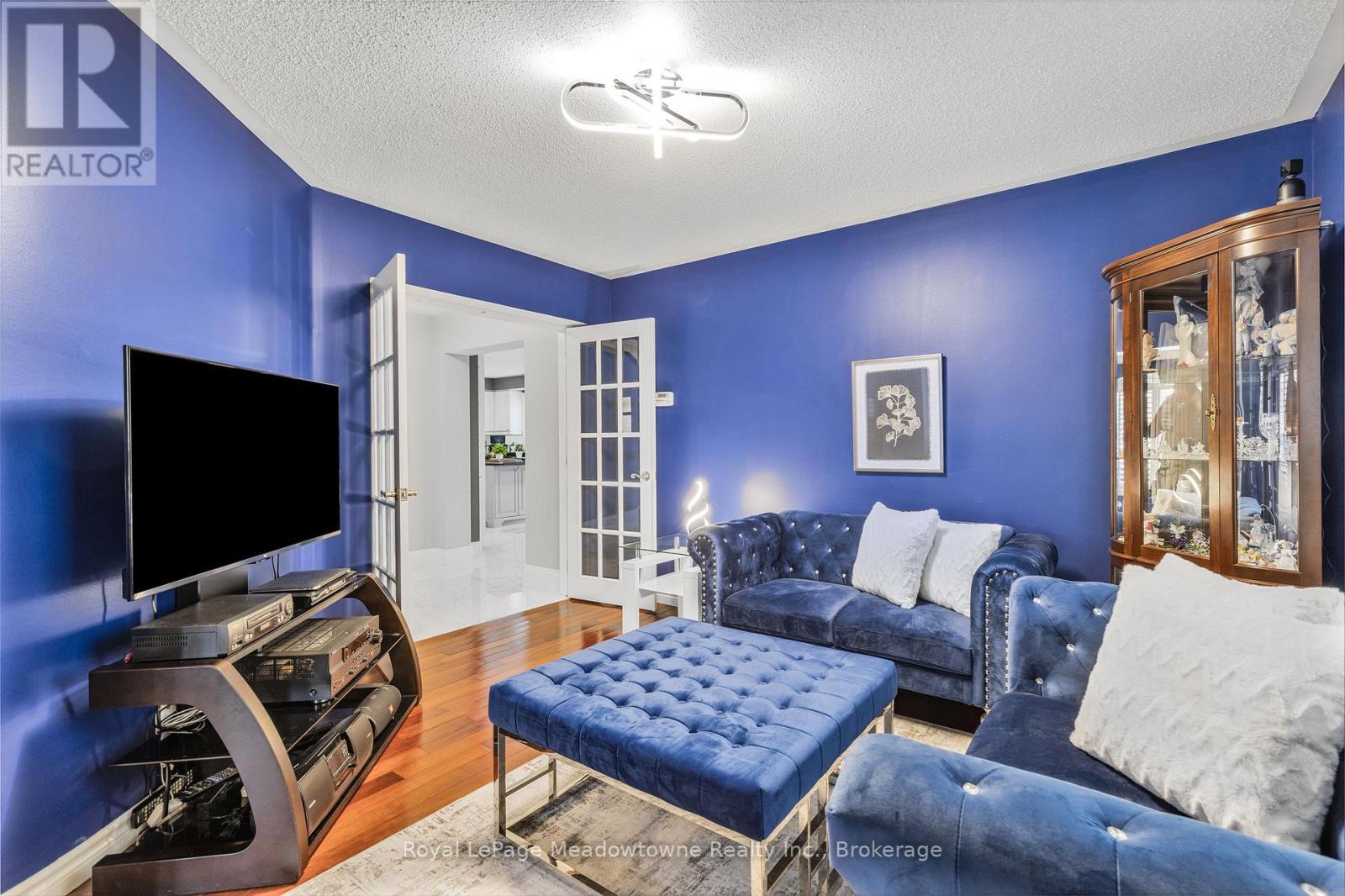 












1235 FIELD DRIVE

,
Milton (CL Clarke),




Ontario
L9T6G4

