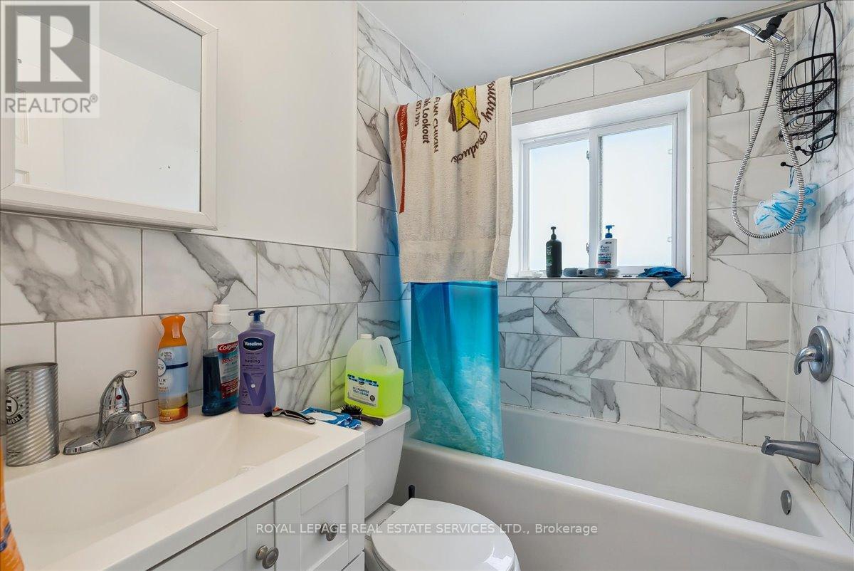 












291 EAST 38TH STREET

,
Hamilton,




Ontario
L8V4G2

