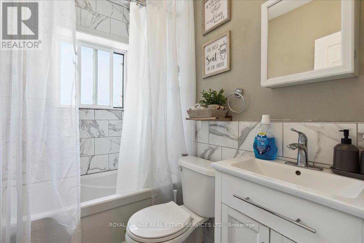 












291 EAST 38TH STREET

,
Hamilton,




Ontario
L8V4G2

