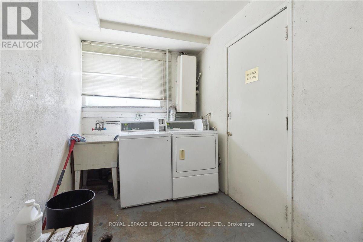 












291 EAST 38TH STREET

,
Hamilton,




Ontario
L8V4G2

