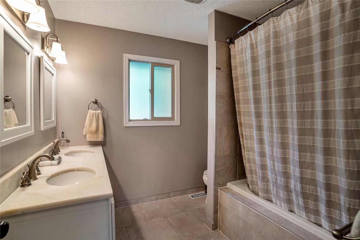 









1095


Toovey

Road,
Kelowna,




BC
V1X 6R2

