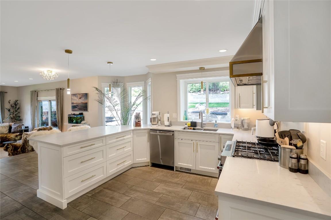 









1095


Toovey

Road,
Kelowna,




BC
V1X 6R2

