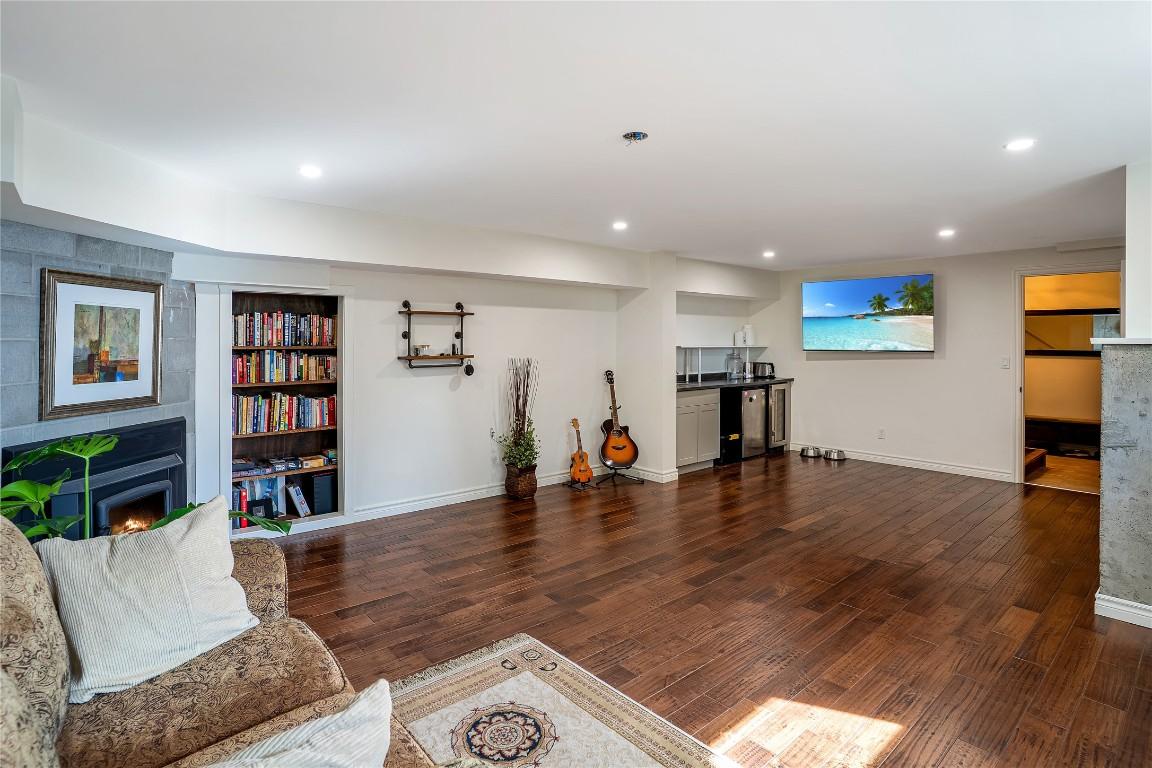 









1095


Toovey

Road,
Kelowna,




BC
V1X 6R2

