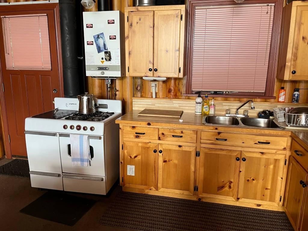 









2701


Peachland Forestry Service

Road,
Peachland,




BC
o0o 0o0

