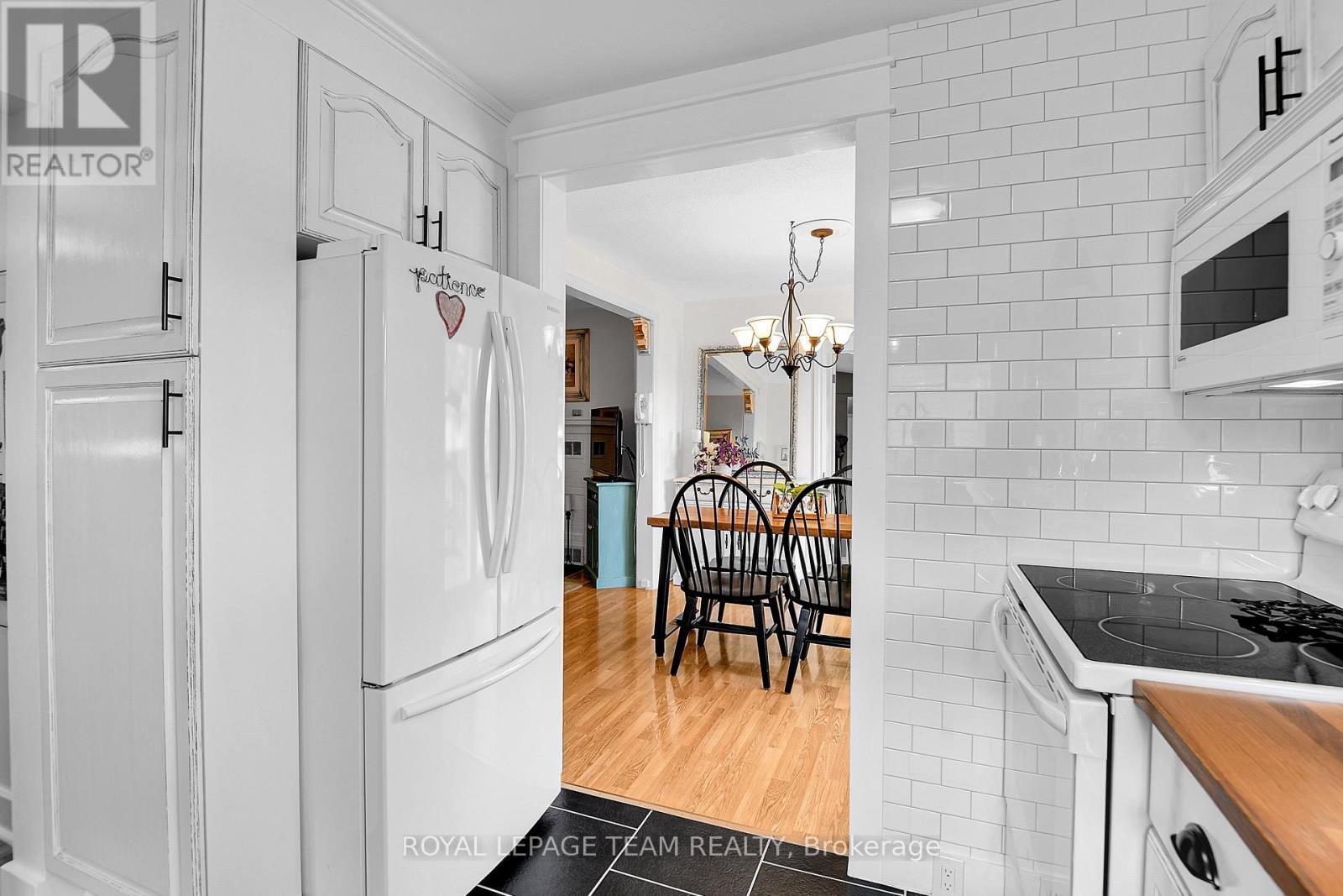 












47 WINDSOR DRIVE

,
Brockville,




Ontario
K6V3H7

