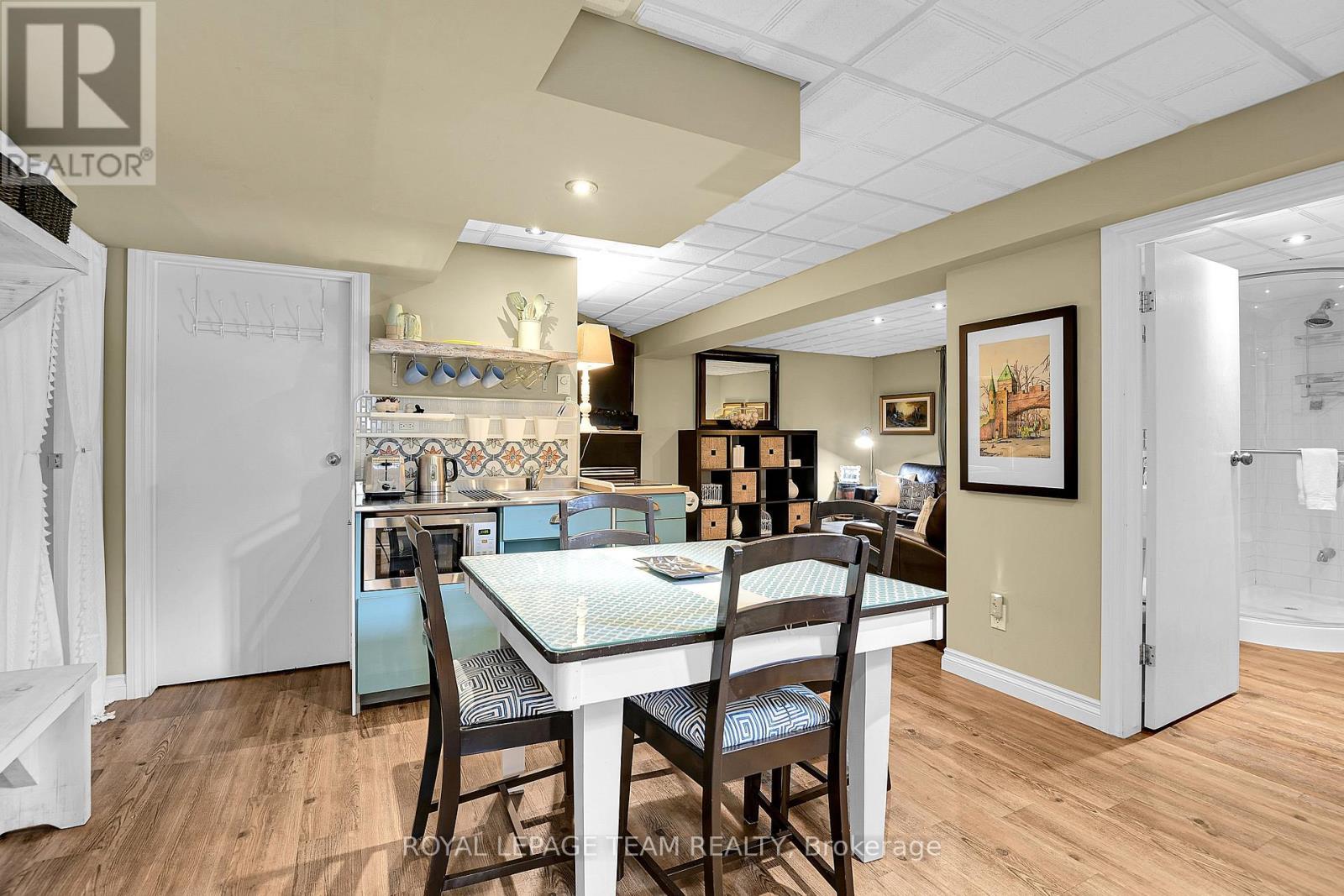 












47 WINDSOR DRIVE

,
Brockville,




Ontario
K6V3H7

