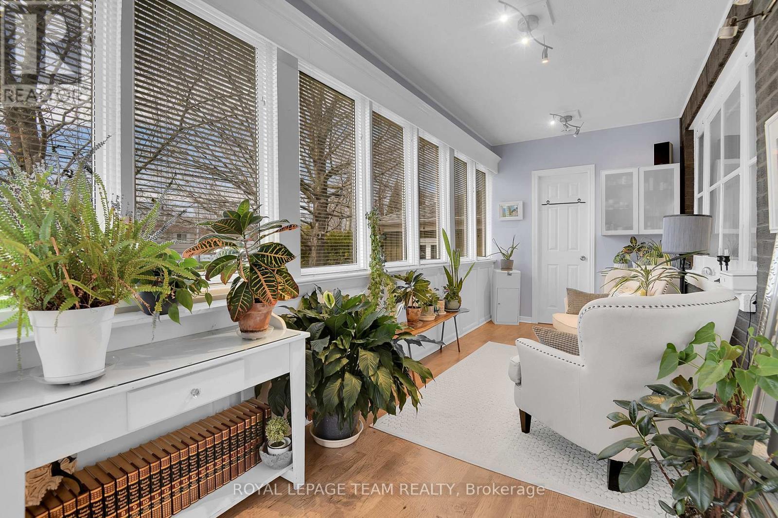 












47 WINDSOR DRIVE

,
Brockville,




Ontario
K6V3H7

