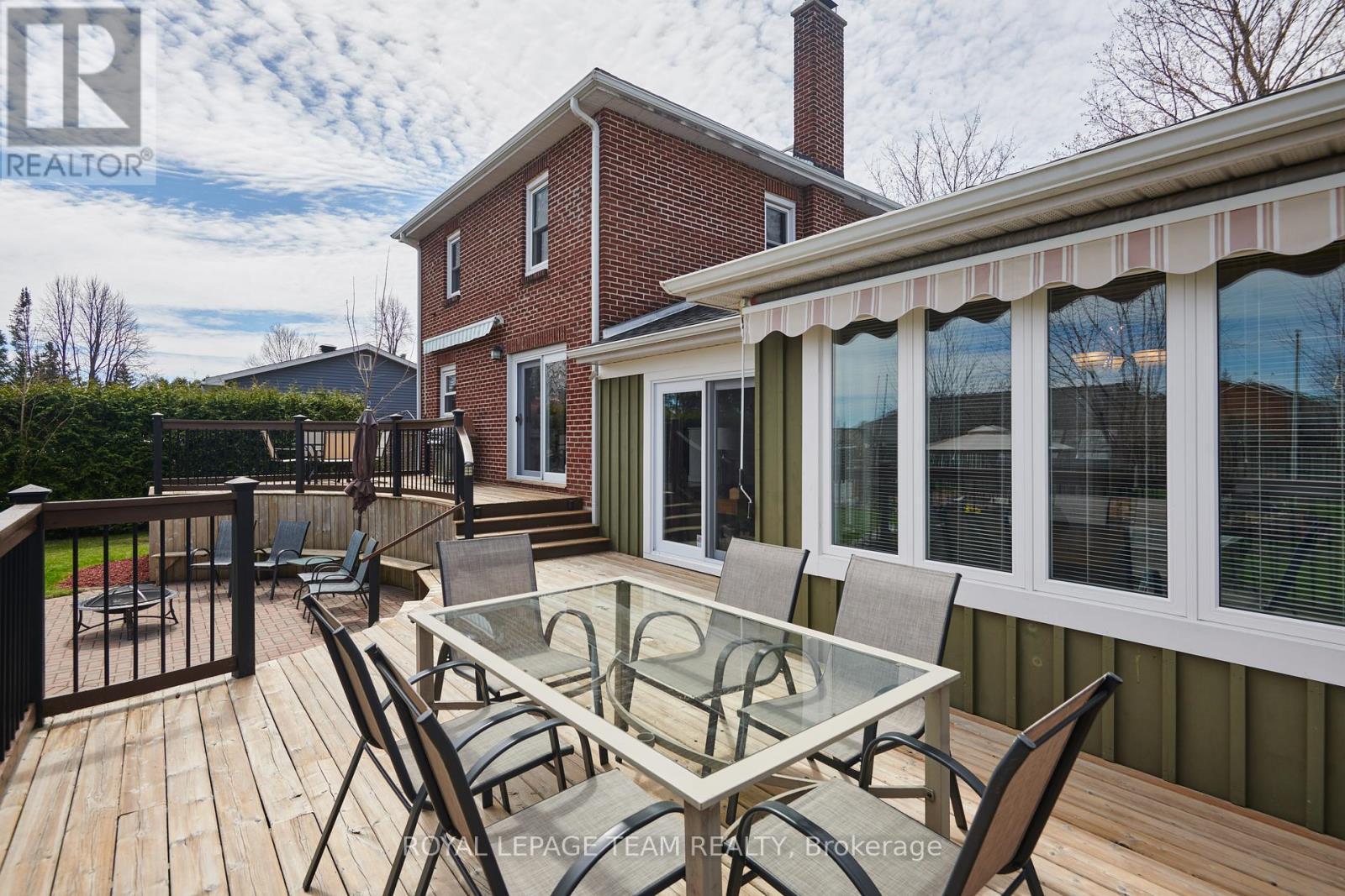 












47 WINDSOR DRIVE

,
Brockville,




Ontario
K6V3H7

