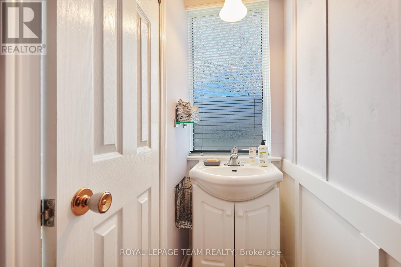 












47 WINDSOR DRIVE

,
Brockville,




Ontario
K6V3H7

