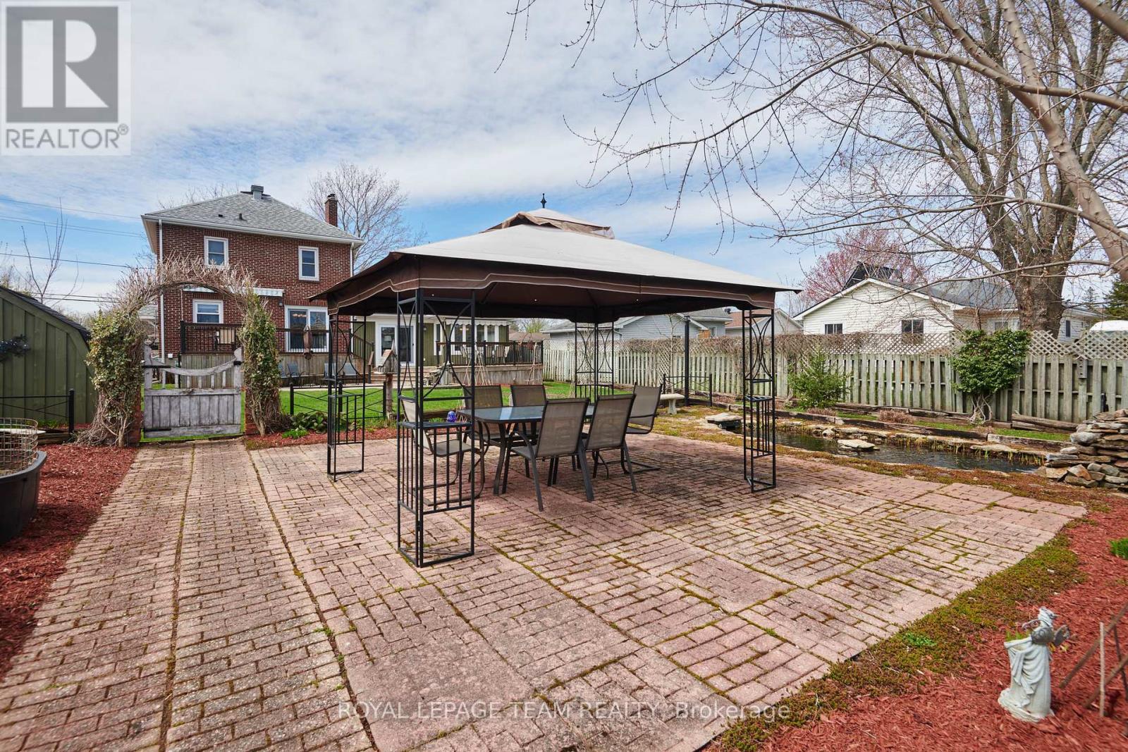 












47 WINDSOR DRIVE

,
Brockville,




Ontario
K6V3H7

