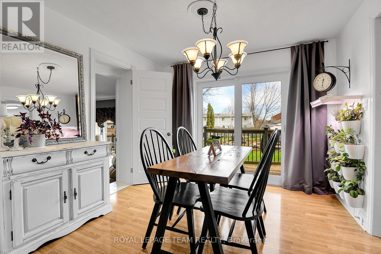 












47 WINDSOR DRIVE

,
Brockville,




Ontario
K6V3H7

