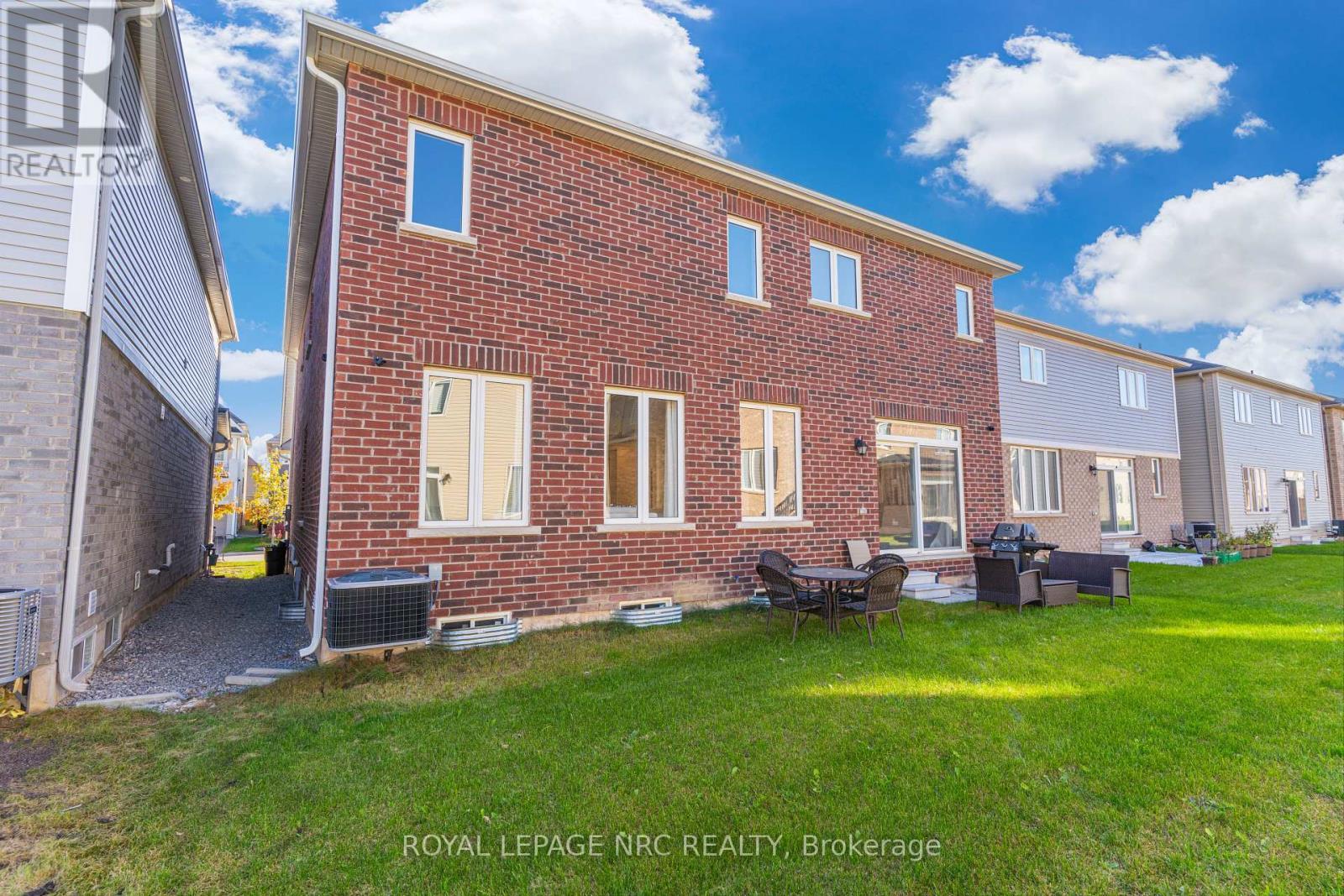 












16 DOREEN DRIVE

,
Thorold (Hurricane/Merrittville),




Ontario
L3B0G7

