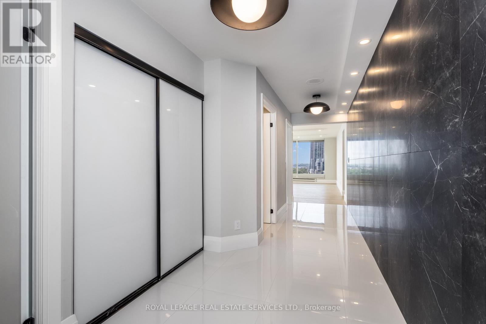 












1806 - 1 PALACE PIER COURT

,
Toronto,




Ontario
M8V3W9

