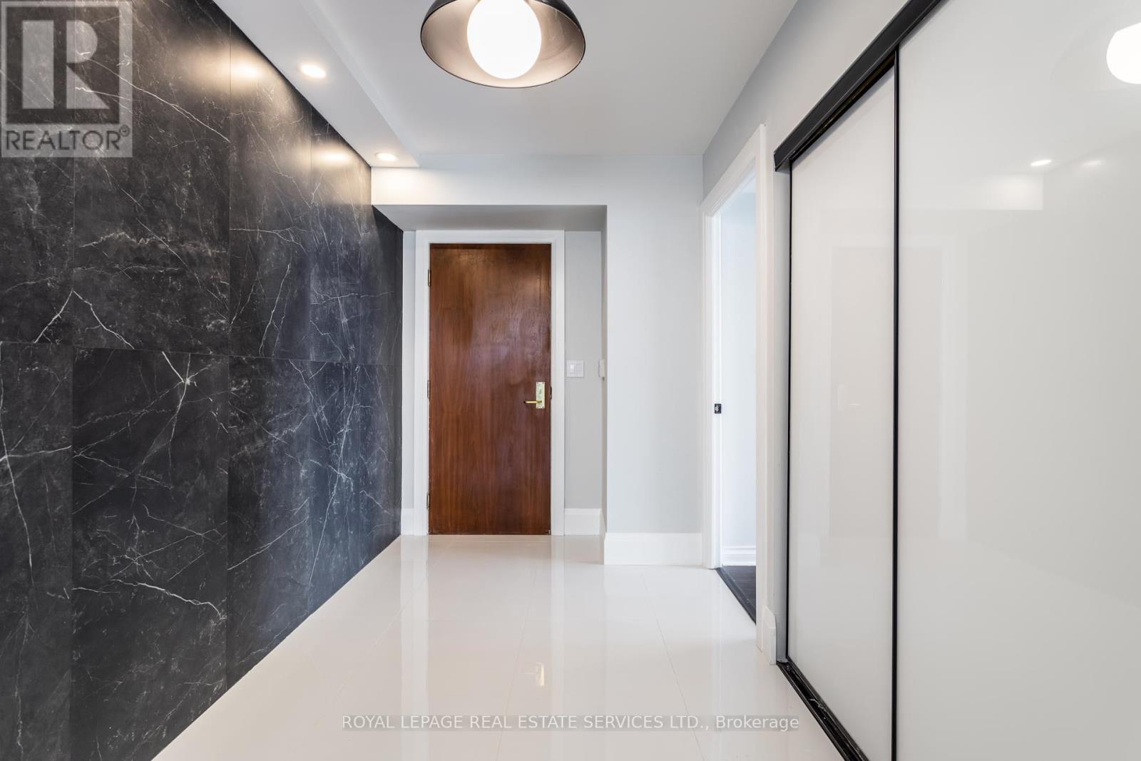 












1806 - 1 PALACE PIER COURT

,
Toronto,




Ontario
M8V3W9

