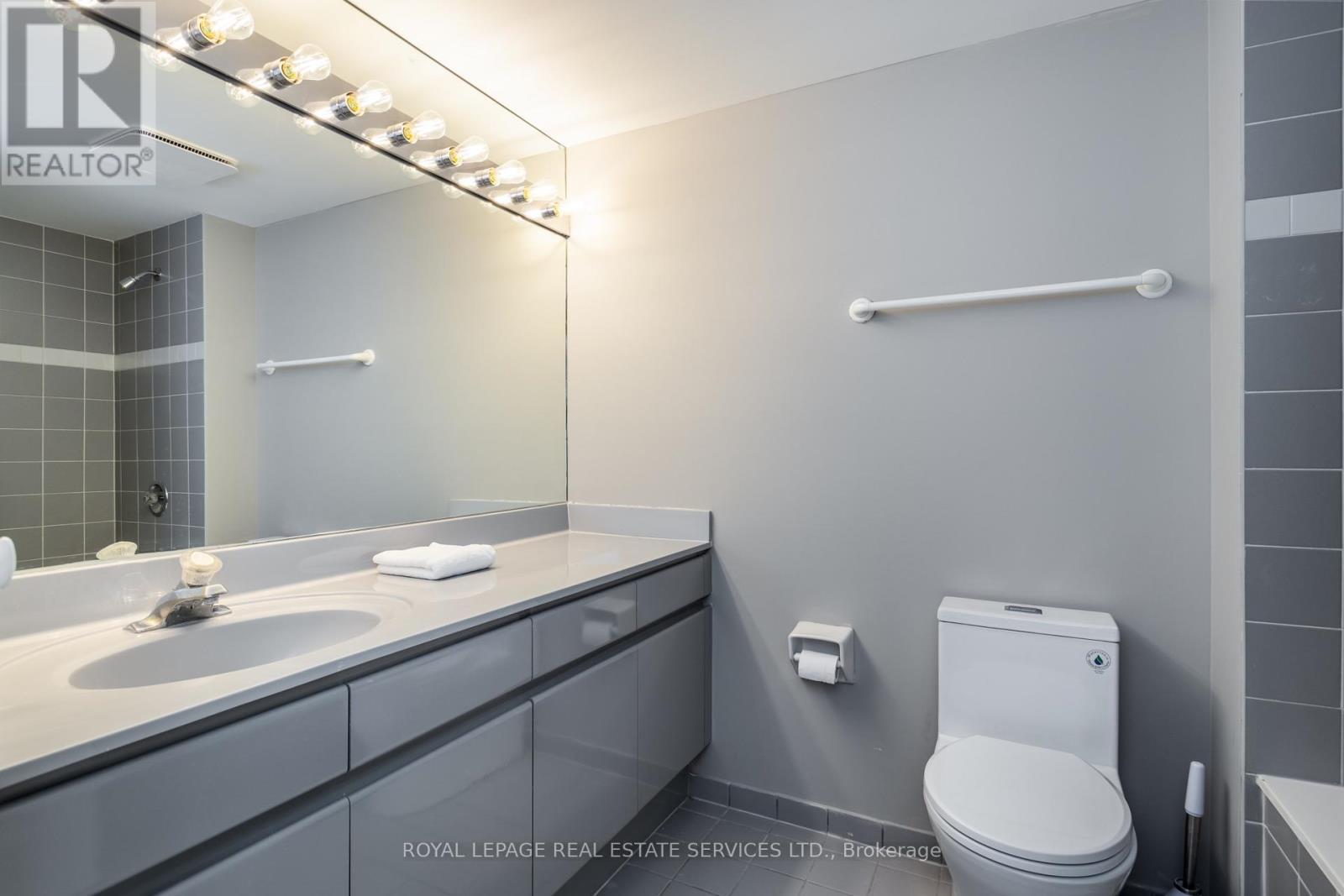 












1806 - 1 PALACE PIER COURT

,
Toronto,




Ontario
M8V3W9

