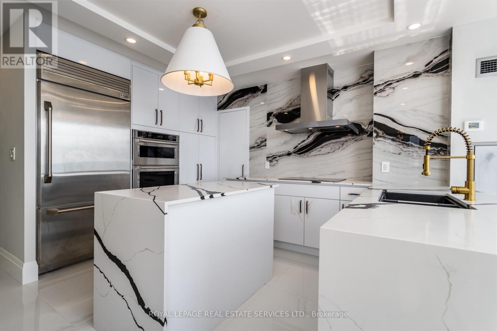 












1806 - 1 PALACE PIER COURT

,
Toronto,




Ontario
M8V3W9

