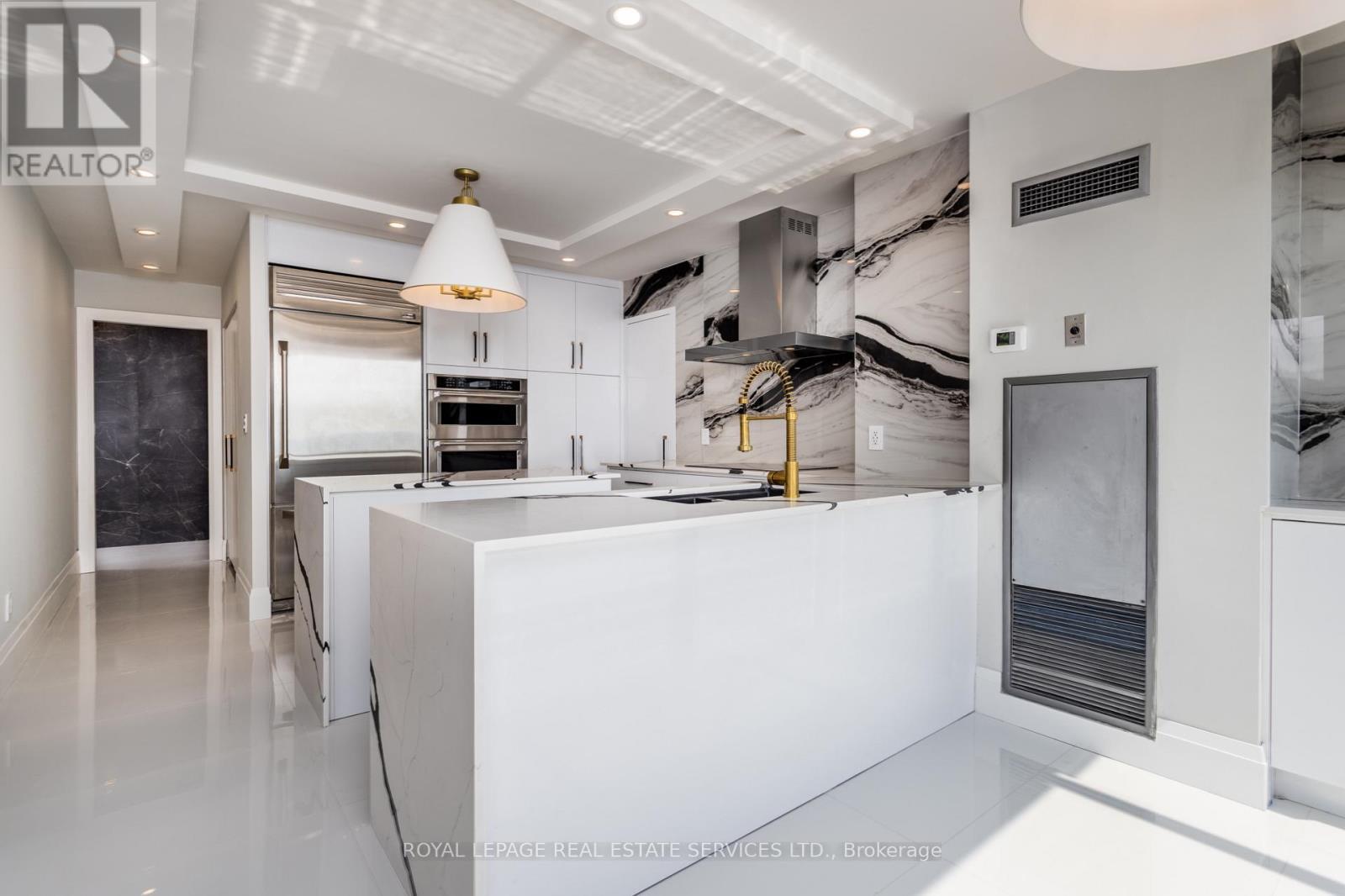 












1806 - 1 PALACE PIER COURT

,
Toronto,




Ontario
M8V3W9

