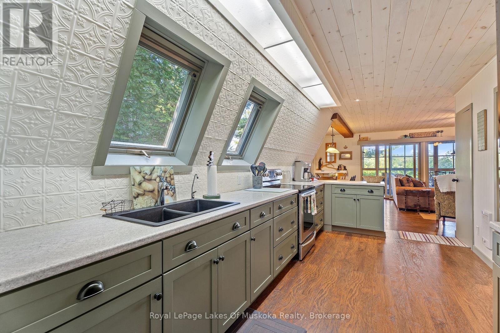 












1025 MCCABE ROAD

,
Lake of Bays (Mclean),




Ontario
P0B1A0

