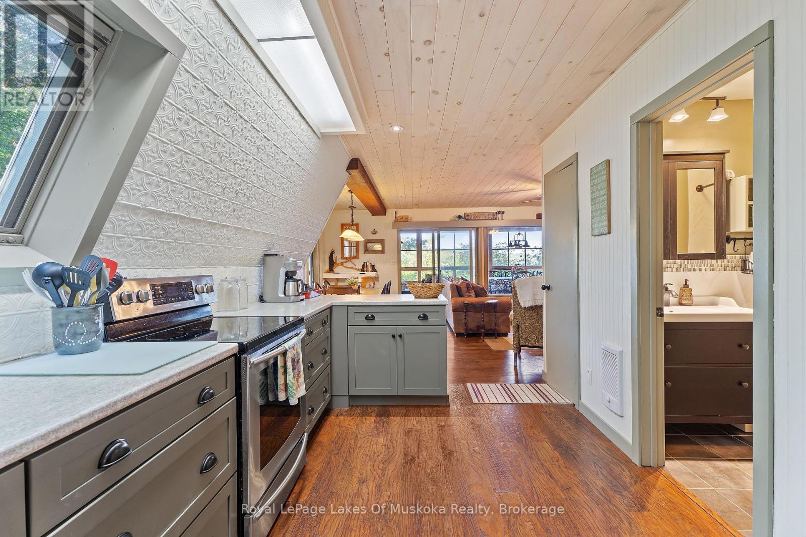 












1025 MCCABE ROAD

,
Lake of Bays (Mclean),




Ontario
P0B1A0

