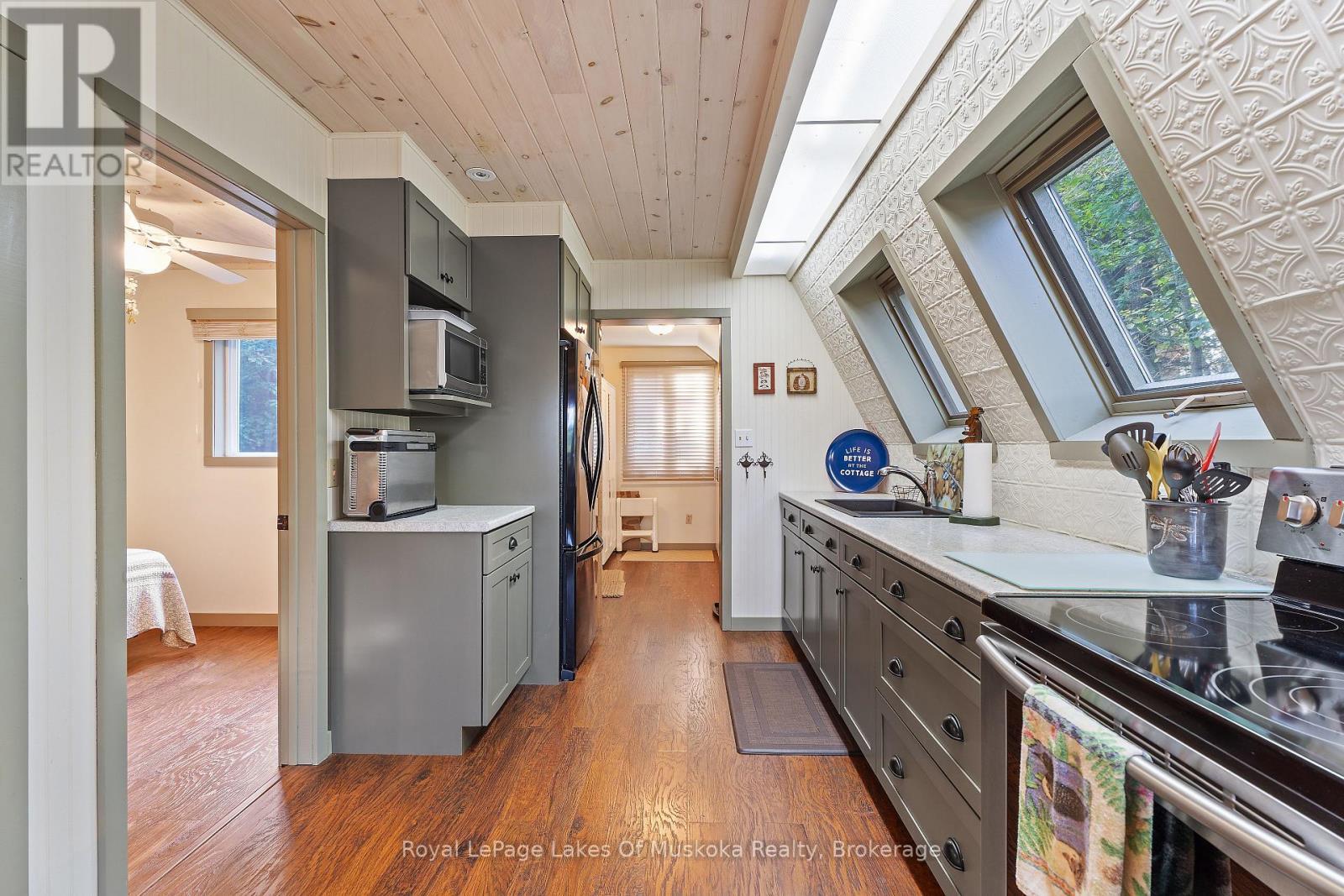 












1025 MCCABE ROAD

,
Lake of Bays (Mclean),




Ontario
P0B1A0

