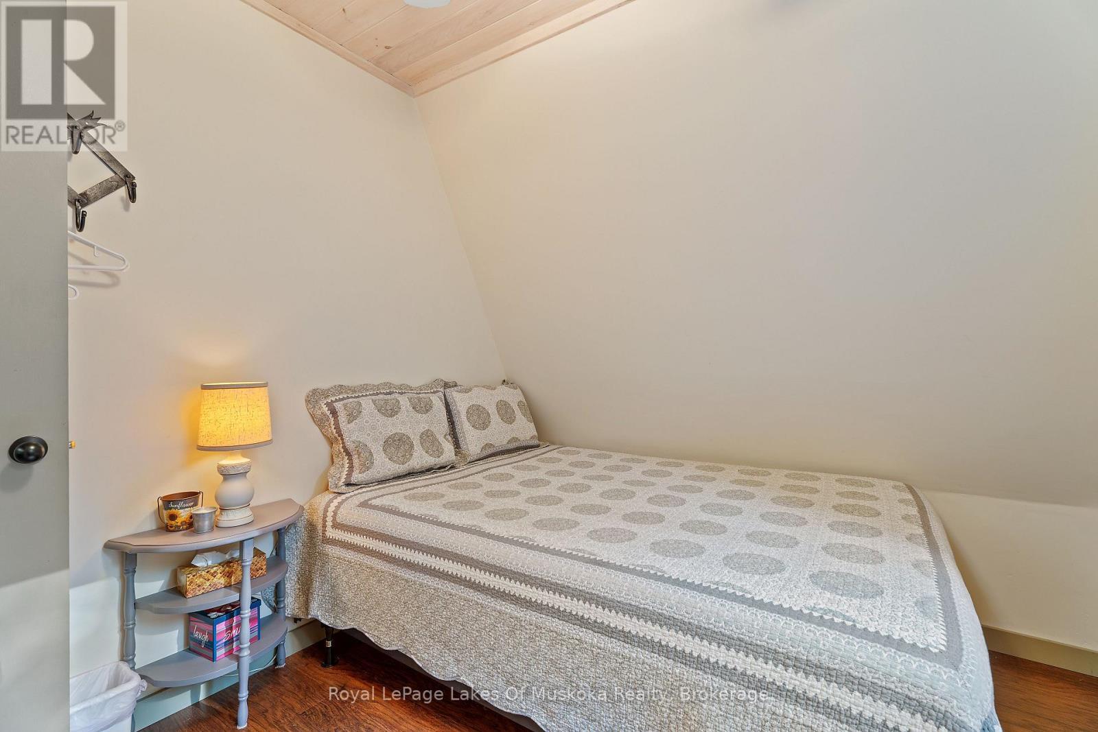 












1025 MCCABE ROAD

,
Lake of Bays (Mclean),




Ontario
P0B1A0

