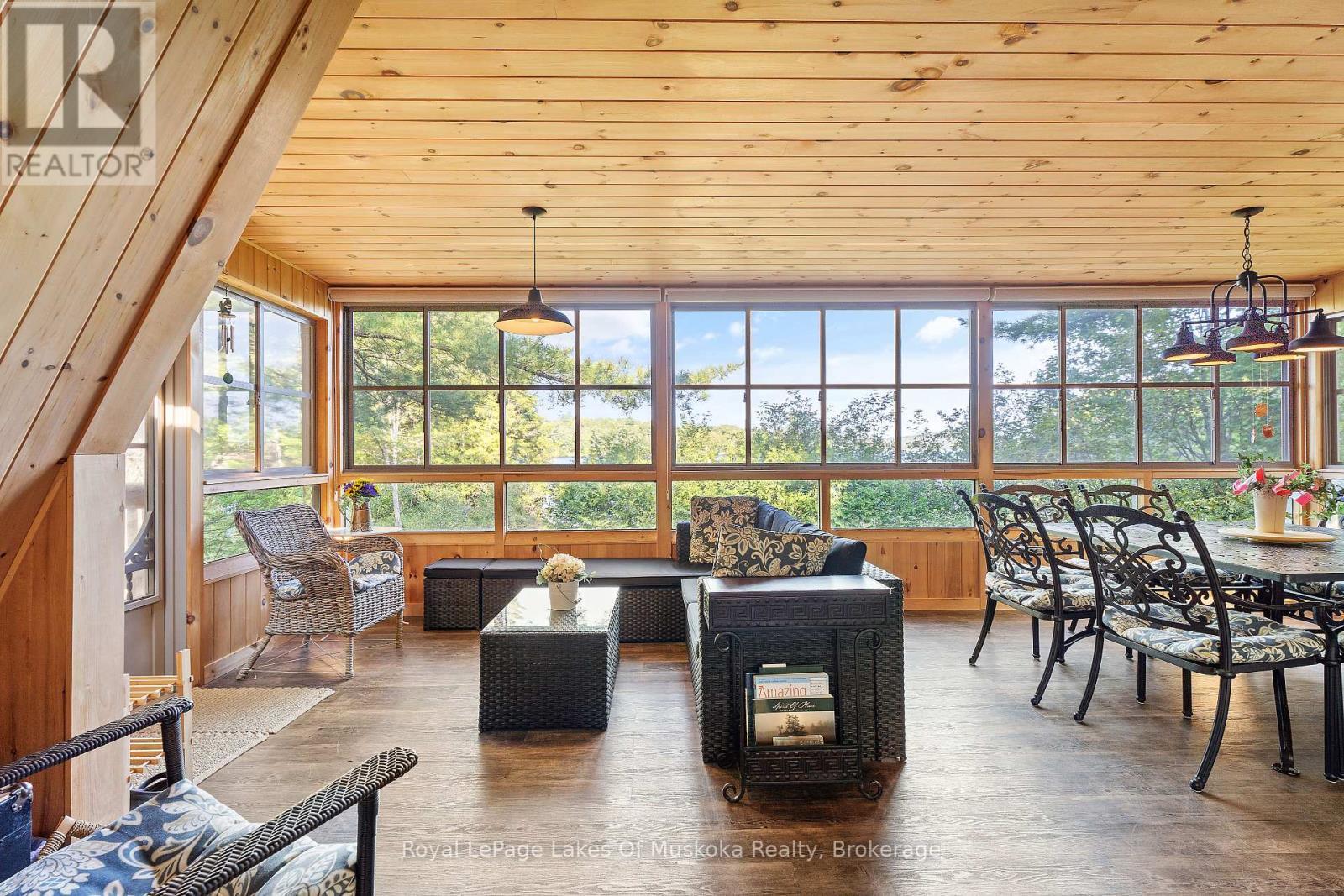 












1025 MCCABE ROAD

,
Lake of Bays (Mclean),




Ontario
P0B1A0

