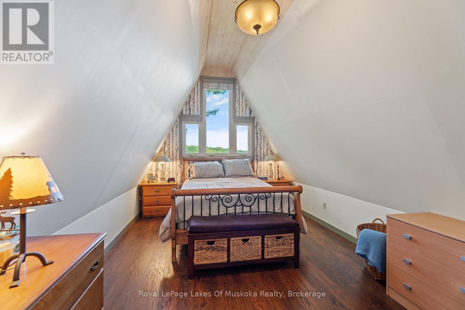 












1025 MCCABE ROAD

,
Lake of Bays (Mclean),




Ontario
P0B1A0


