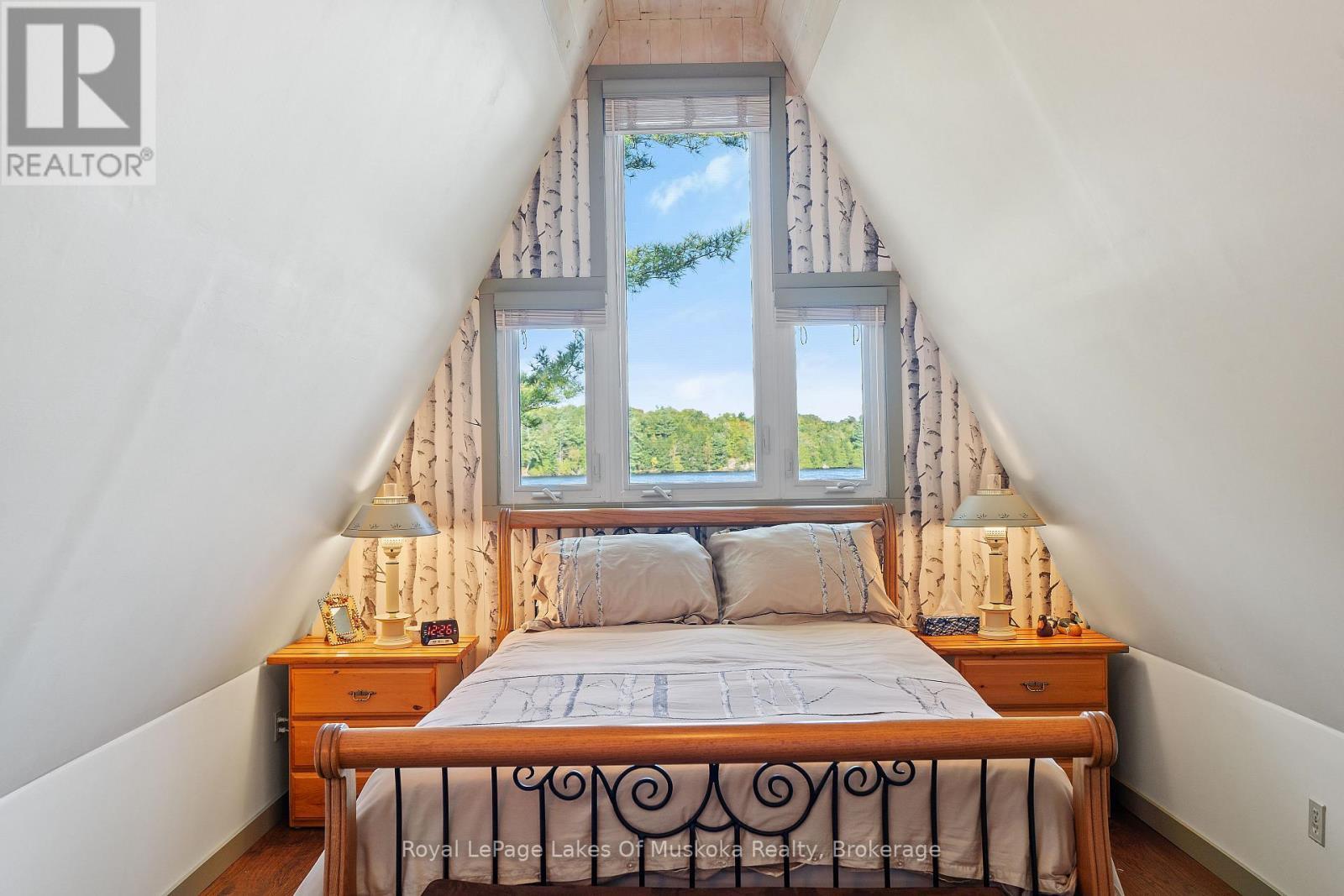 












1025 MCCABE ROAD

,
Lake of Bays (Mclean),




Ontario
P0B1A0

