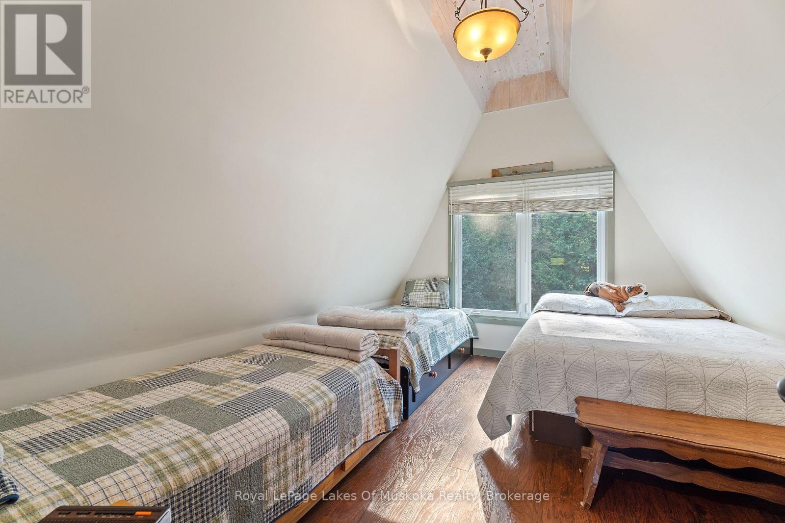 












1025 MCCABE ROAD

,
Lake of Bays (Mclean),




Ontario
P0B1A0

