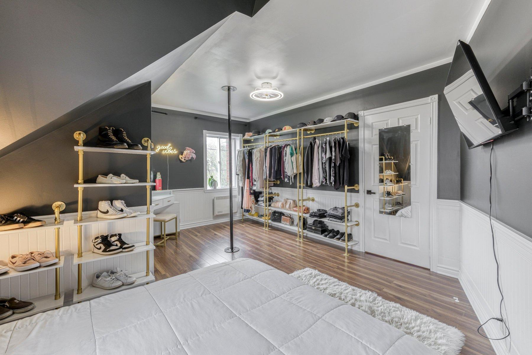 









371


Ch. Duhamel

,
Pincourt,




QC
J7W4E7

