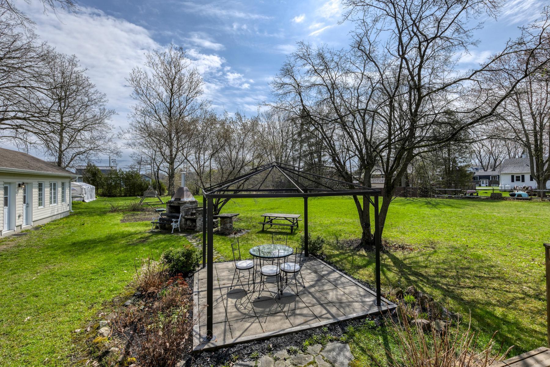 









371


Ch. Duhamel

,
Pincourt,




QC
J7W4E7

