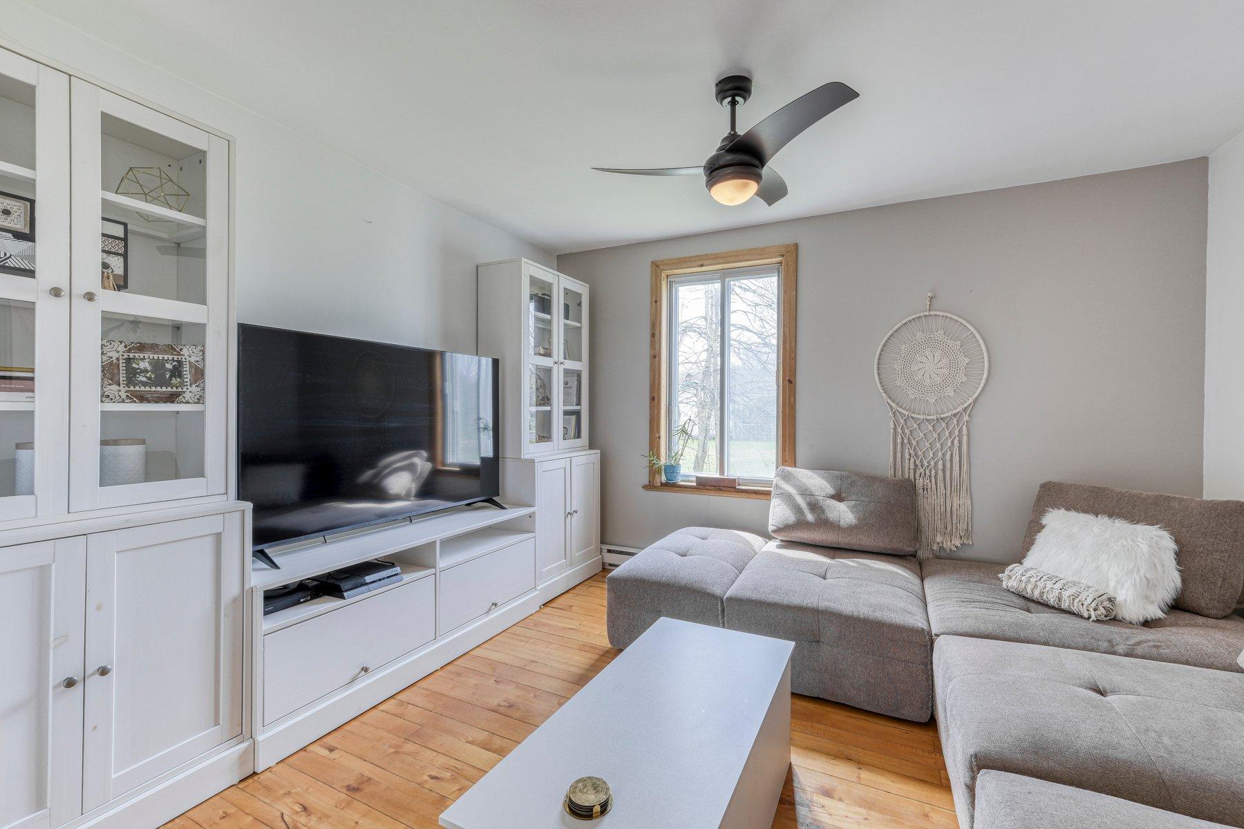 









371


Ch. Duhamel

,
Pincourt,




QC
J7W4E7

