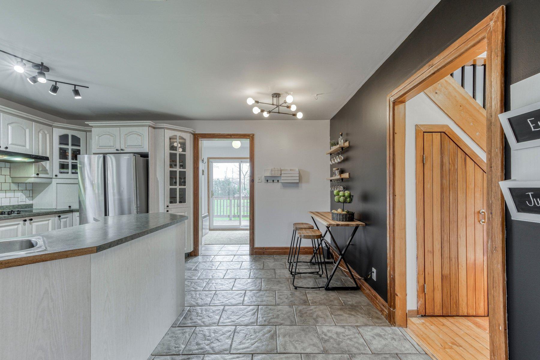 









371


Ch. Duhamel

,
Pincourt,




QC
J7W4E7

