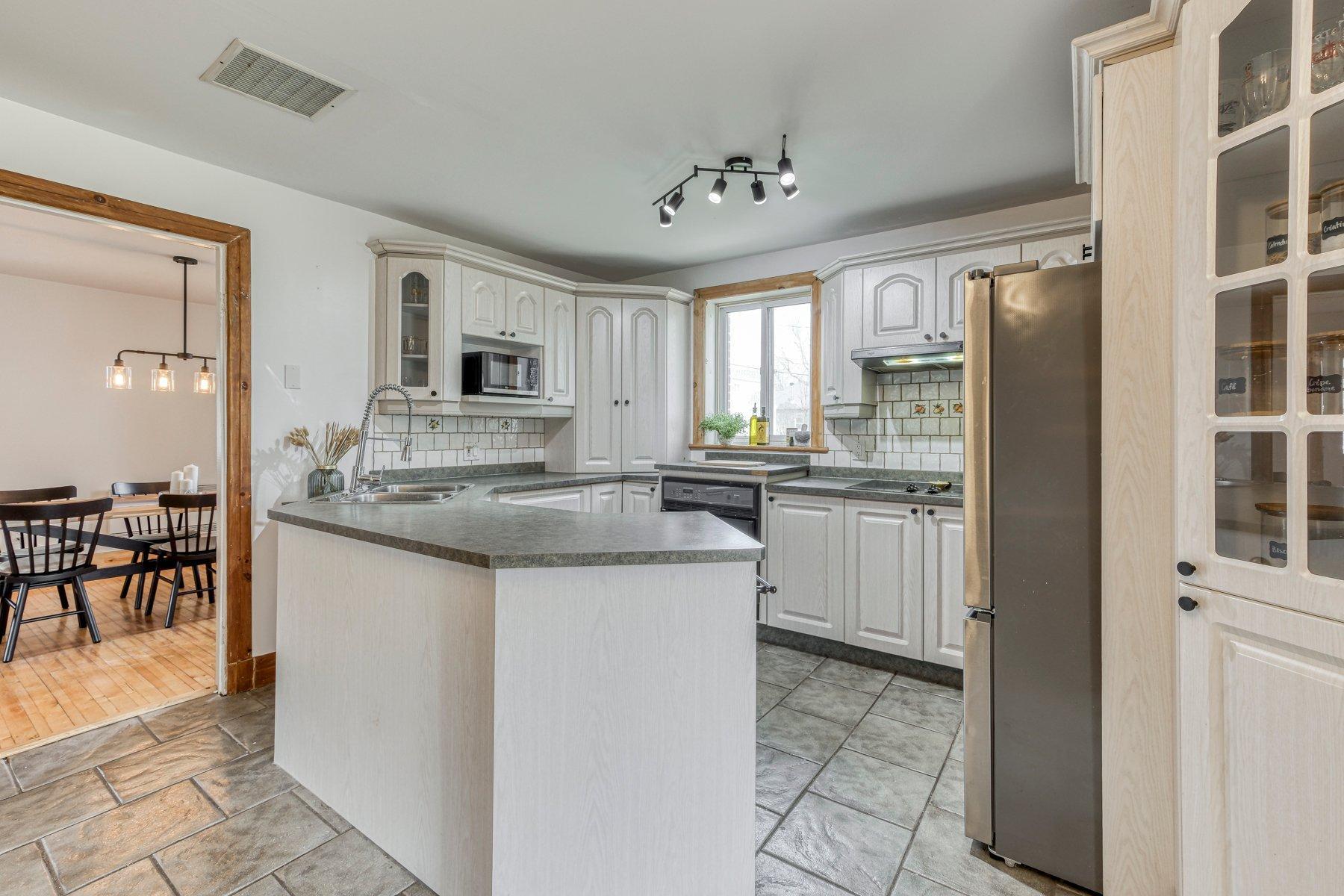 









371


Ch. Duhamel

,
Pincourt,




QC
J7W4E7

