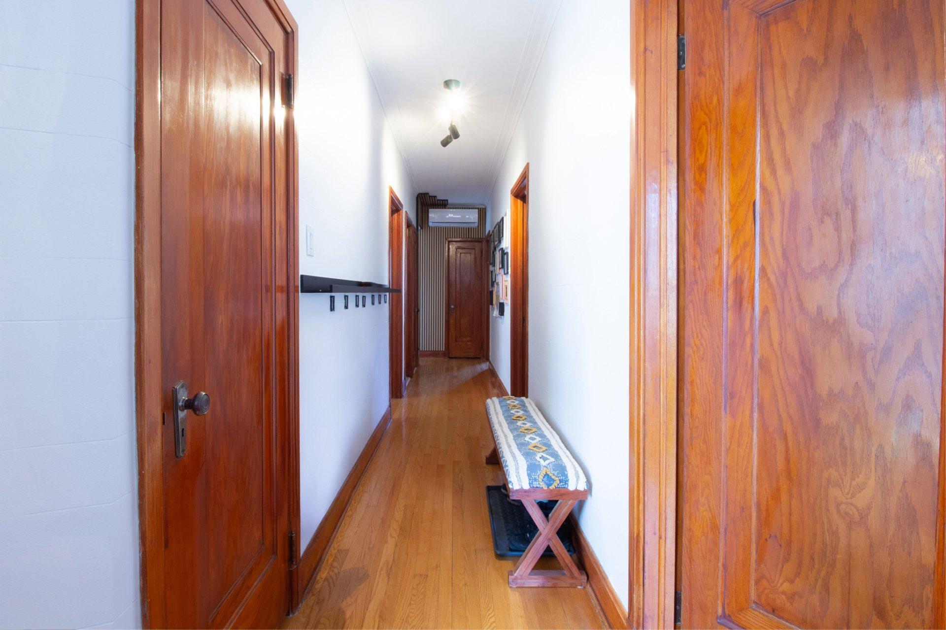 









8615


Rue Foucher

,
Montréal (Villeray/Saint-Michel/Parc-Extension),




QC
H2P2C3

