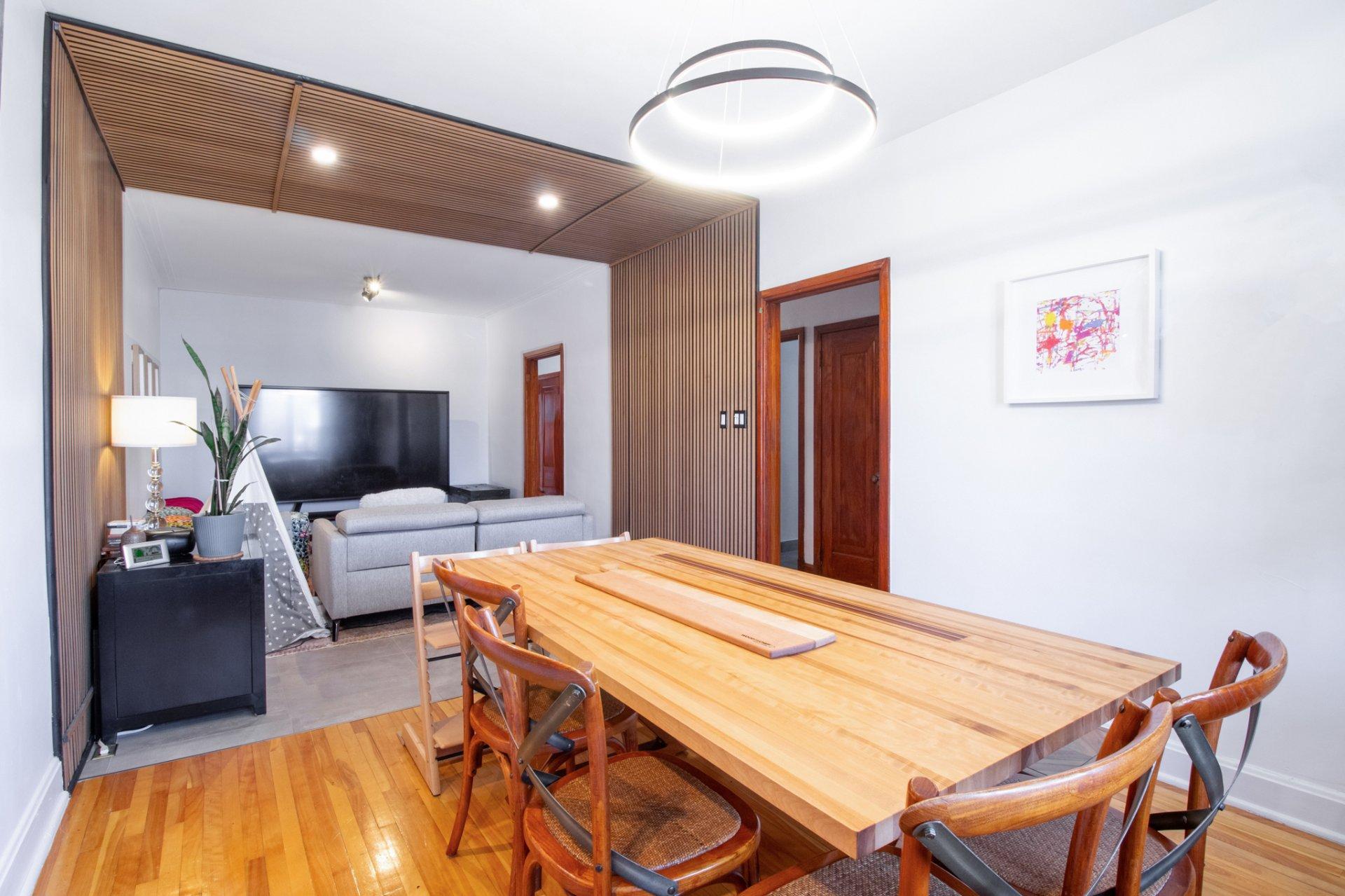 









8615


Rue Foucher

,
Montréal (Villeray/Saint-Michel/Parc-Extension),




QC
H2P2C3

