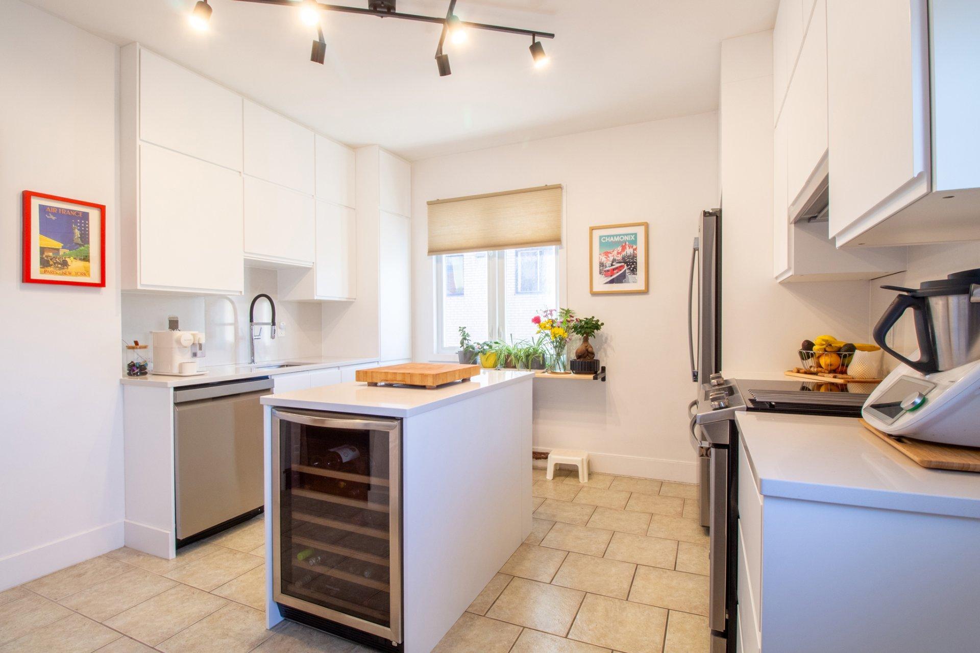 









8615


Rue Foucher

,
Montréal (Villeray/Saint-Michel/Parc-Extension),




QC
H2P2C3

