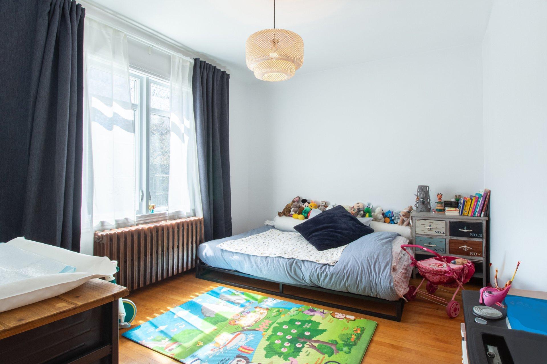 









8615


Rue Foucher

,
Montréal (Villeray/Saint-Michel/Parc-Extension),




QC
H2P2C3

