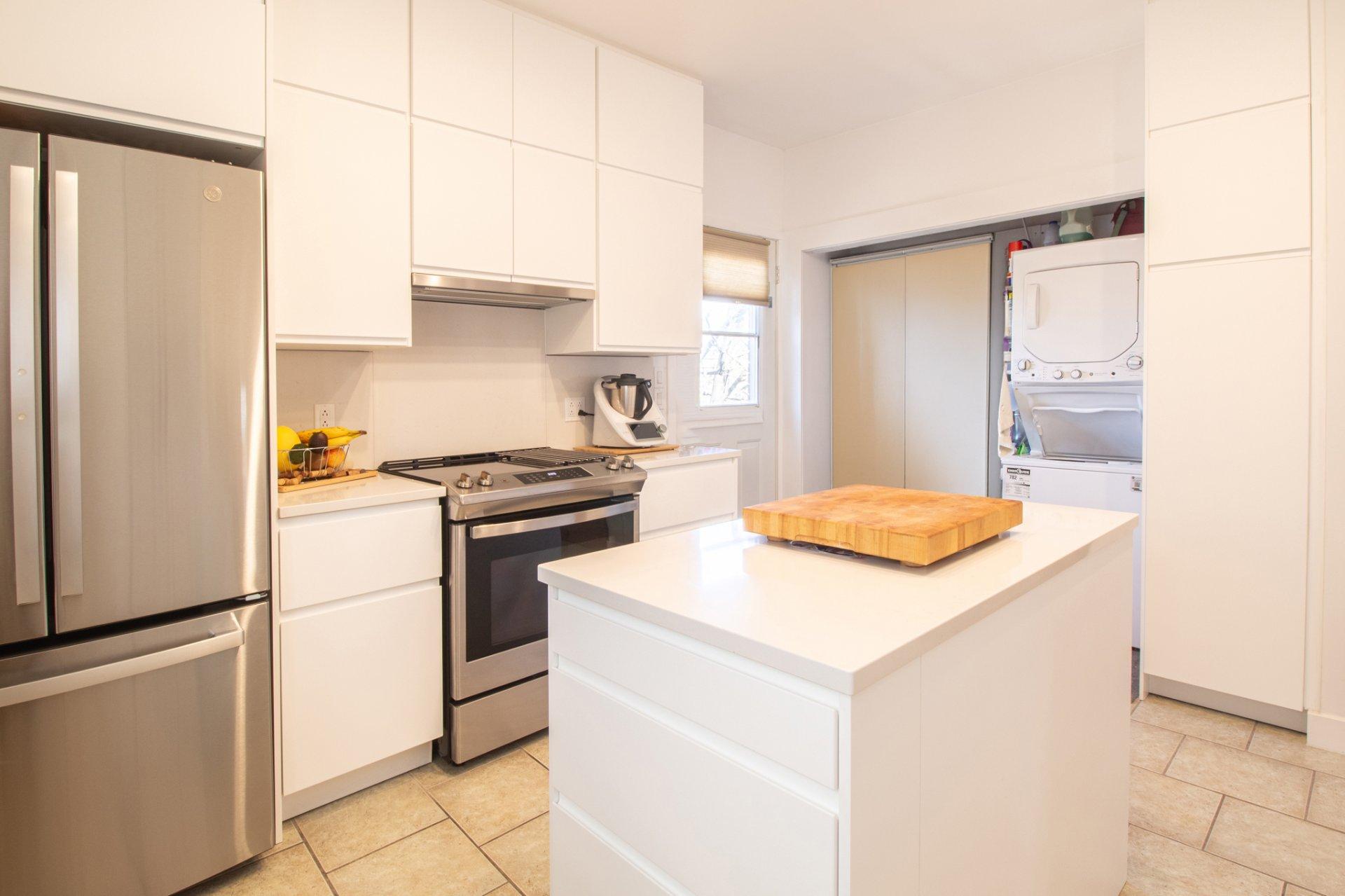 









8615


Rue Foucher

,
Montréal (Villeray/Saint-Michel/Parc-Extension),




QC
H2P2C3

