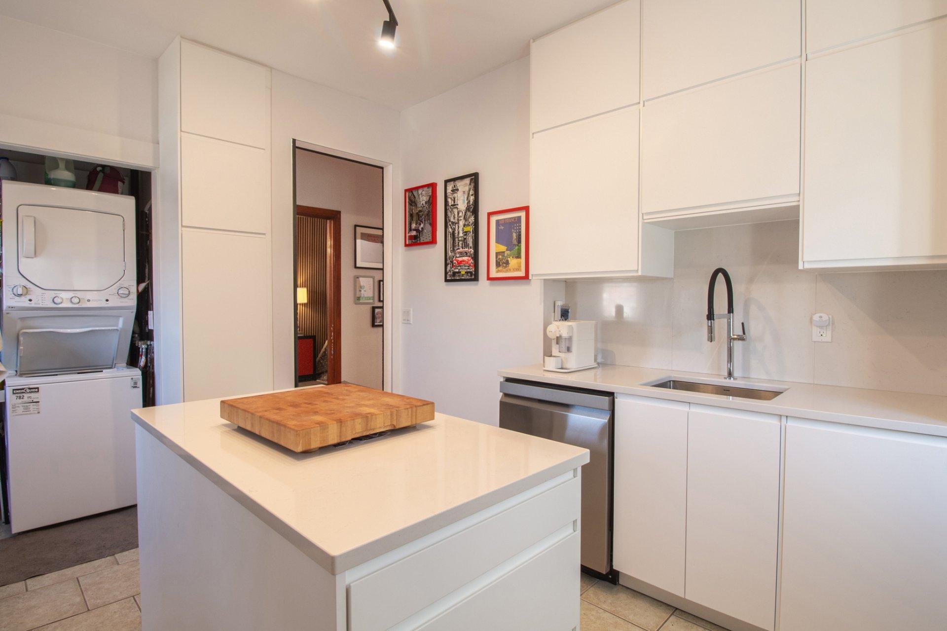 









8615


Rue Foucher

,
Montréal (Villeray/Saint-Michel/Parc-Extension),




QC
H2P2C3

