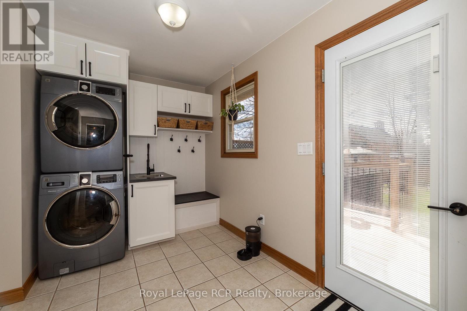 












37 ALICE STREET

,
South Bruce,




Ontario
N0H1A0

