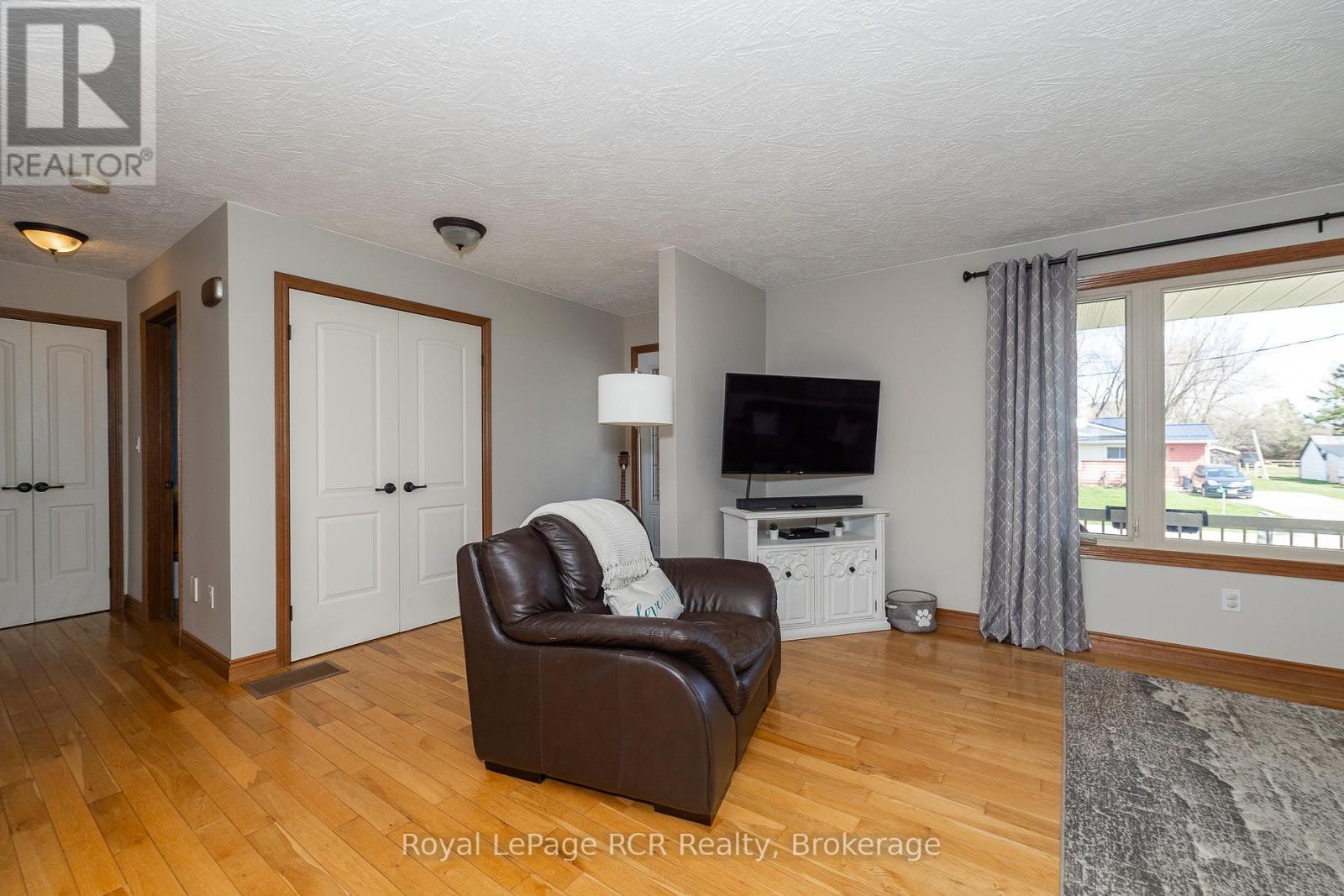 












37 ALICE STREET

,
South Bruce,




Ontario
N0H1A0

