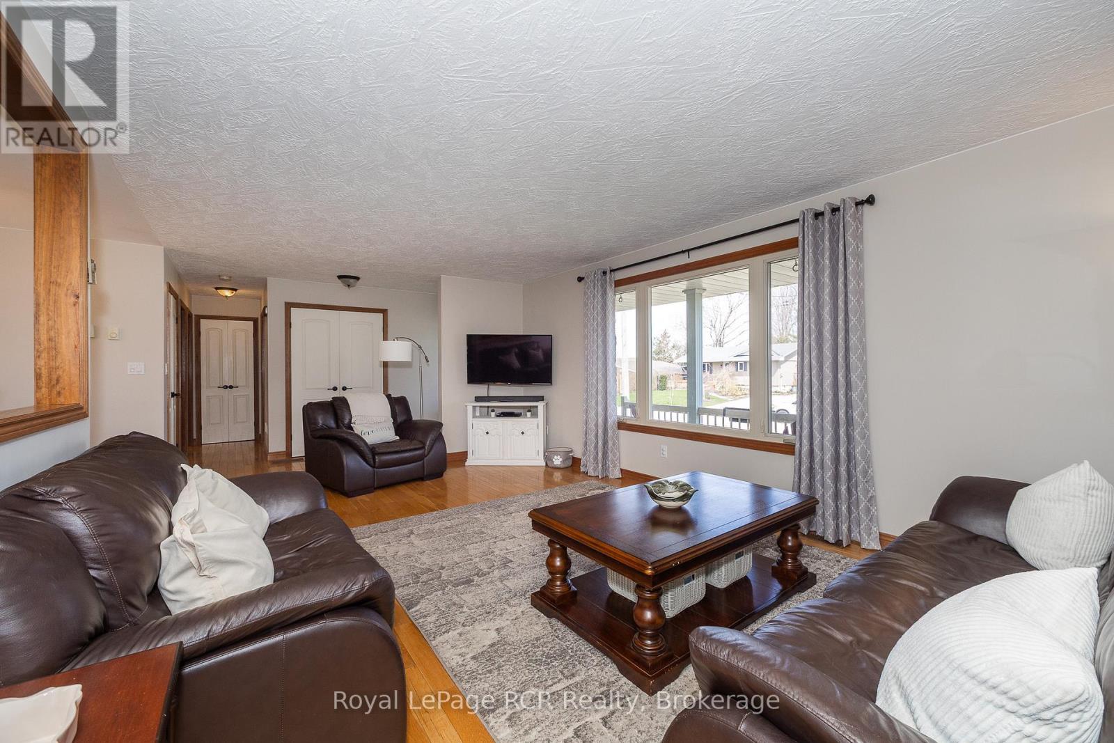 












37 ALICE STREET

,
South Bruce,




Ontario
N0H1A0

