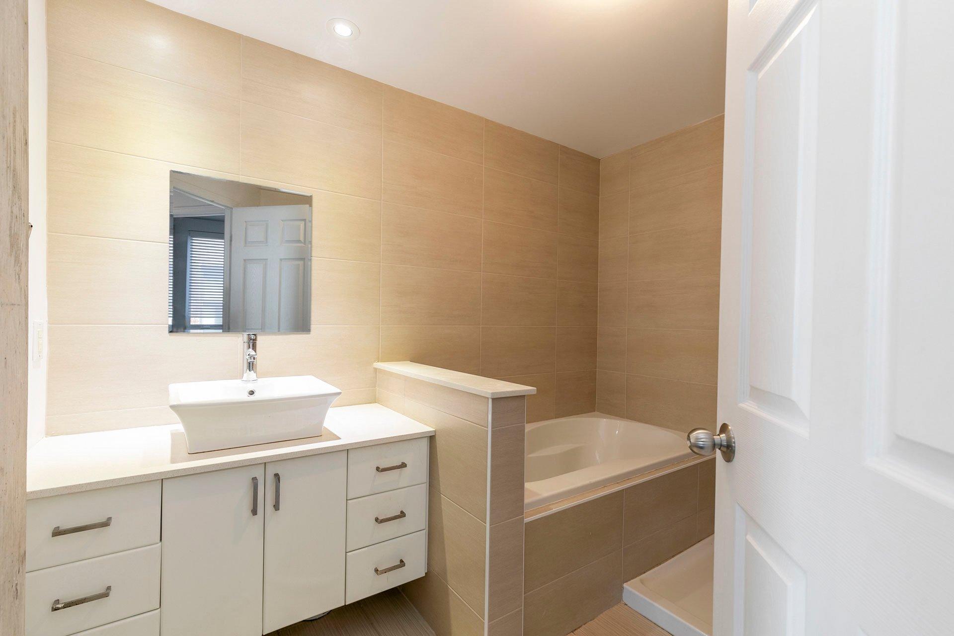 









1235


Rue Bishop

, 520,
Montréal (Ville-Marie),




QC
H3G0A6

